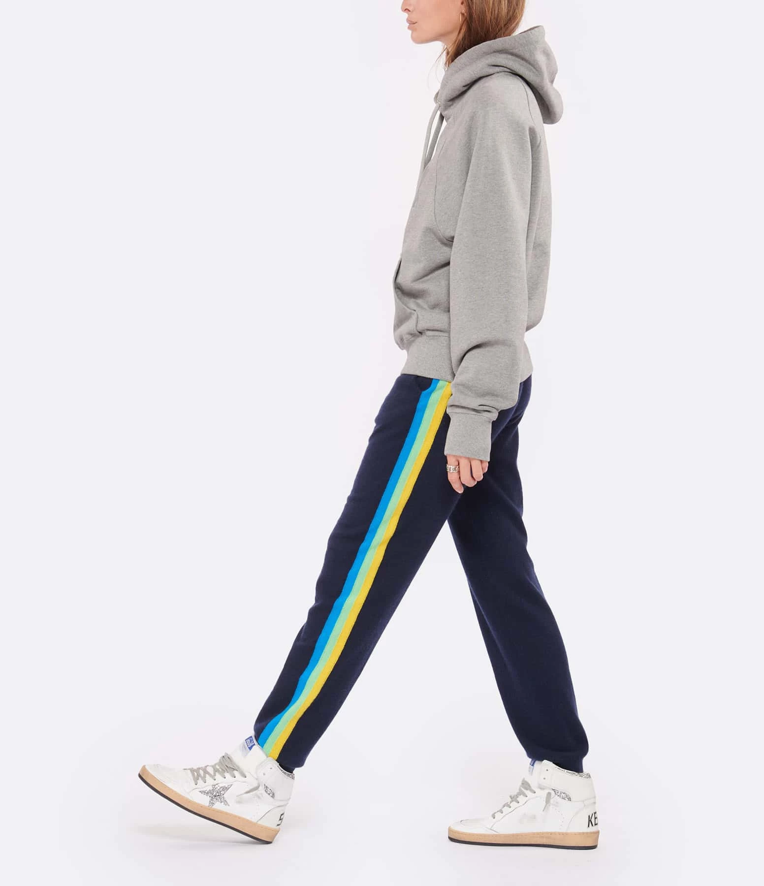 AMI Paris Sweatshirt Hoodie Unisexe Ami De Cœur Coton Bio Gris Chiné 4 AMI Paris Sweatshirt Hoodie Unisexe Ami De Cœur Coton Bio Gris Chiné – Image 4