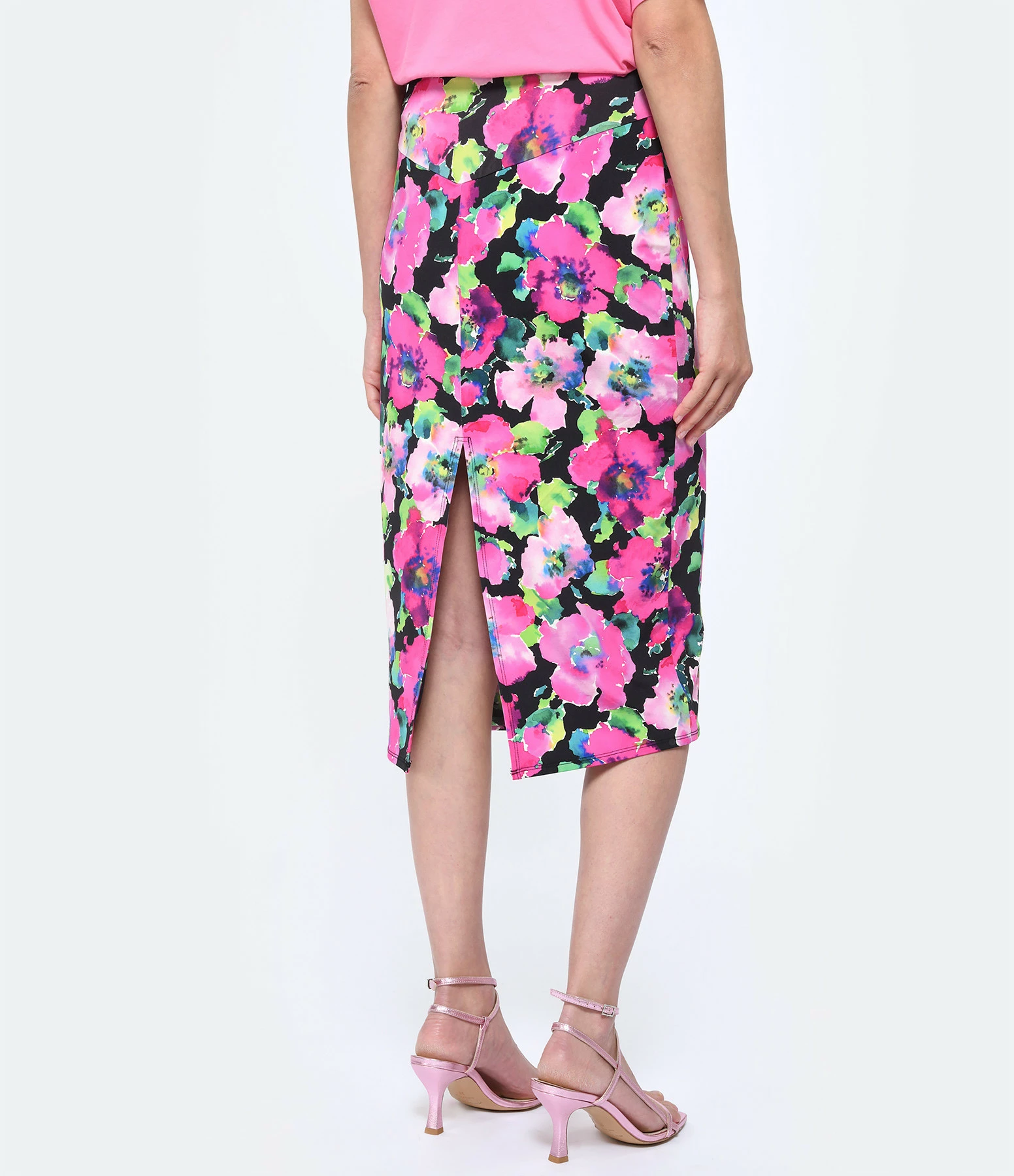 ROTATE Jupe Crayon Mi-Longue Imprimé Rose 4 ROTATE Jupe Crayon Mi-Longue Imprimé Rose – Image 4
