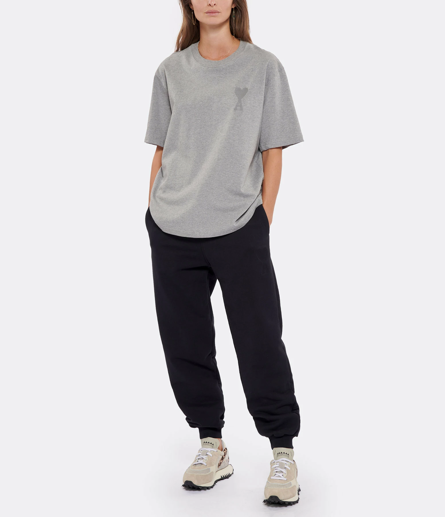 AMI Paris Tee-shirt Unisexe Ami De Cœur Coton Biologique Gris Chiné 4 AMI Paris Tee-shirt Unisexe Ami De Cœur Coton Biologique Gris Chiné – Image 4