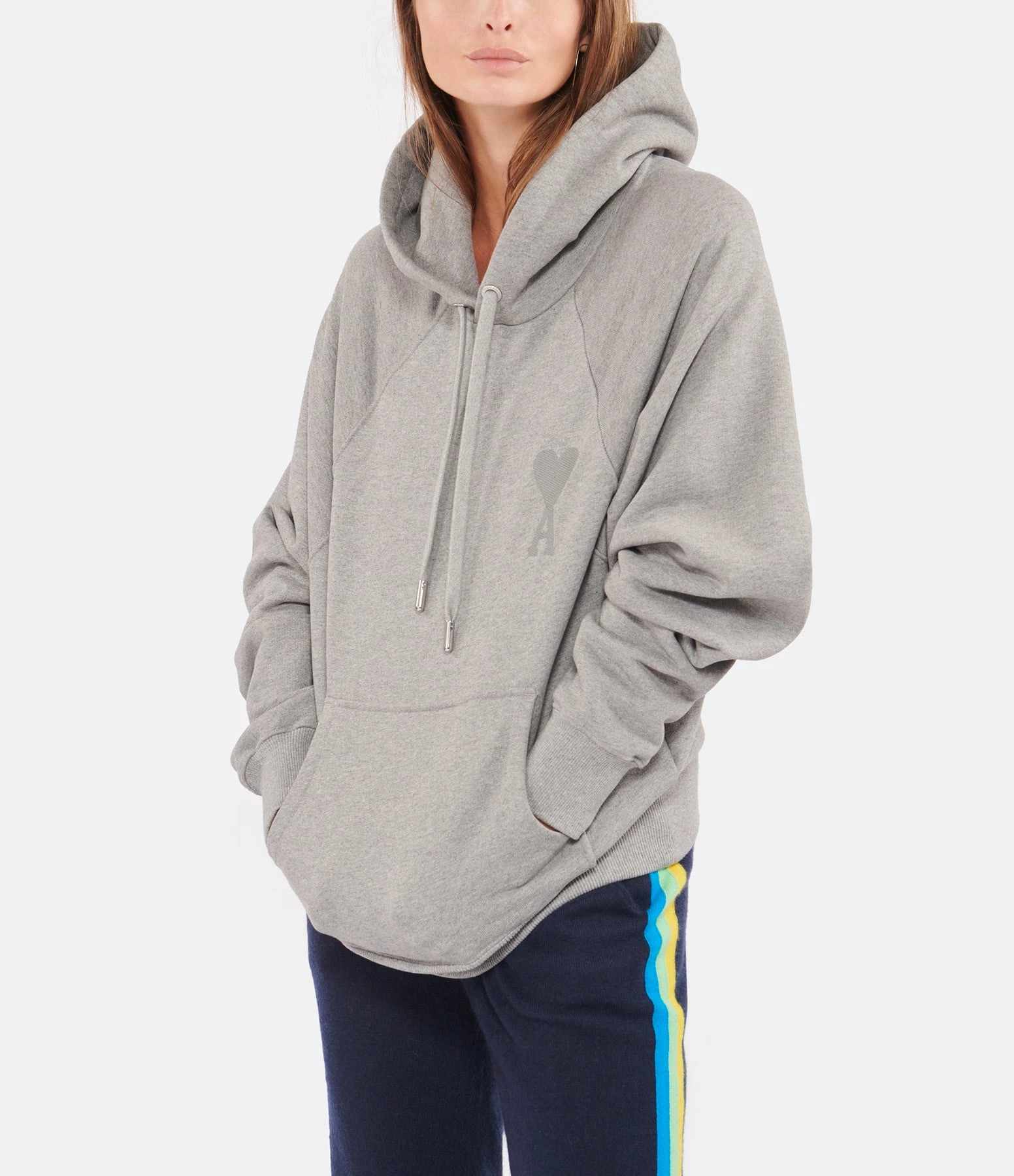 AMI Paris Sweatshirt Hoodie Unisexe Ami De Cœur Coton Bio Gris Chiné 3 AMI Paris Sweatshirt Hoodie Unisexe Ami De Cœur Coton Bio Gris Chiné – Image 3