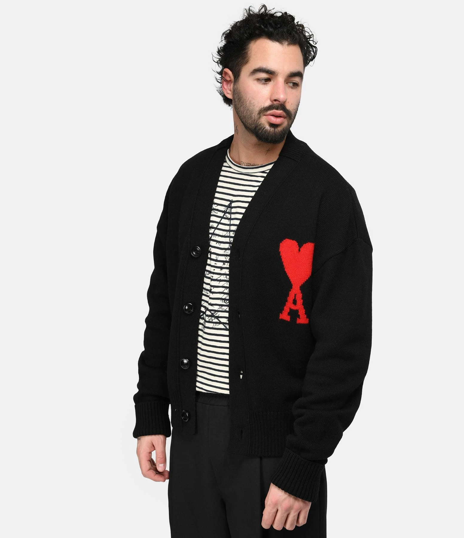 AMI Paris Cardigan Unisexe Ami De Cœur Laine Noir Rouge 3 AMI Paris Cardigan Unisexe Ami De Cœur Laine Noir Rouge – Image 3