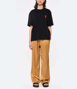 AMI Paris Tee-shirt Unisexe Ami De Cœur Coton Biologique Noir Rouge 8 AMI Paris Tee-shirt Unisexe Ami De Cœur Coton Biologique Noir Rouge -Majestic Filatures shop amipa look20230223 395