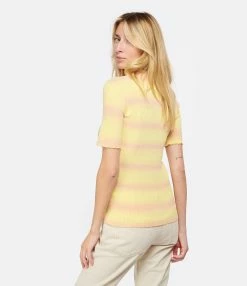 A.P.C. Top Victoire Coton Jaune Clair -Majestic Filatures shop apcco look20230125 343