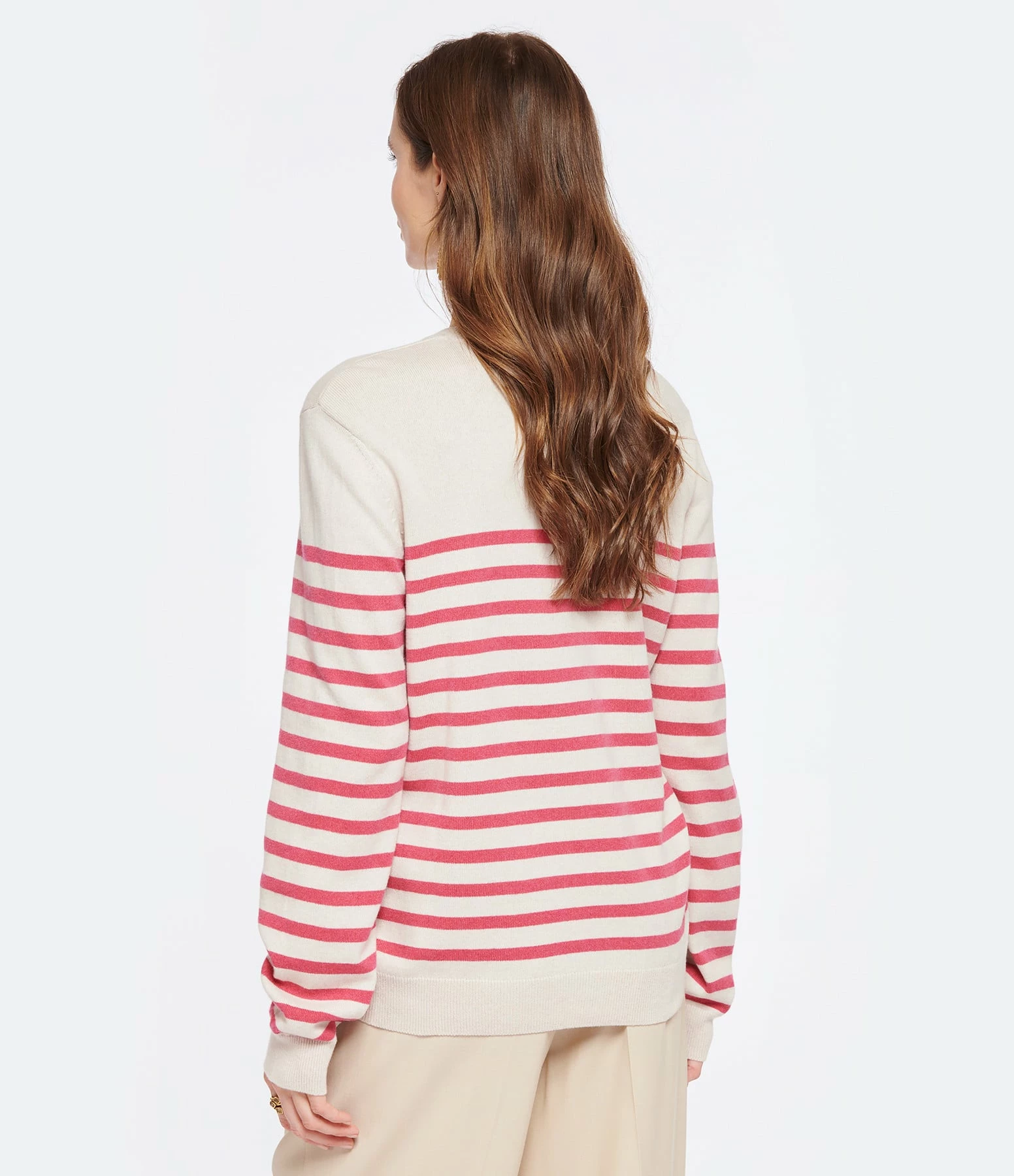 A.P.C. Pull Phoebe Coton Cachemire Blanc Cassé 5 A.P.C. Pull Phoebe Coton Cachemire Blanc Cassé – Image 5