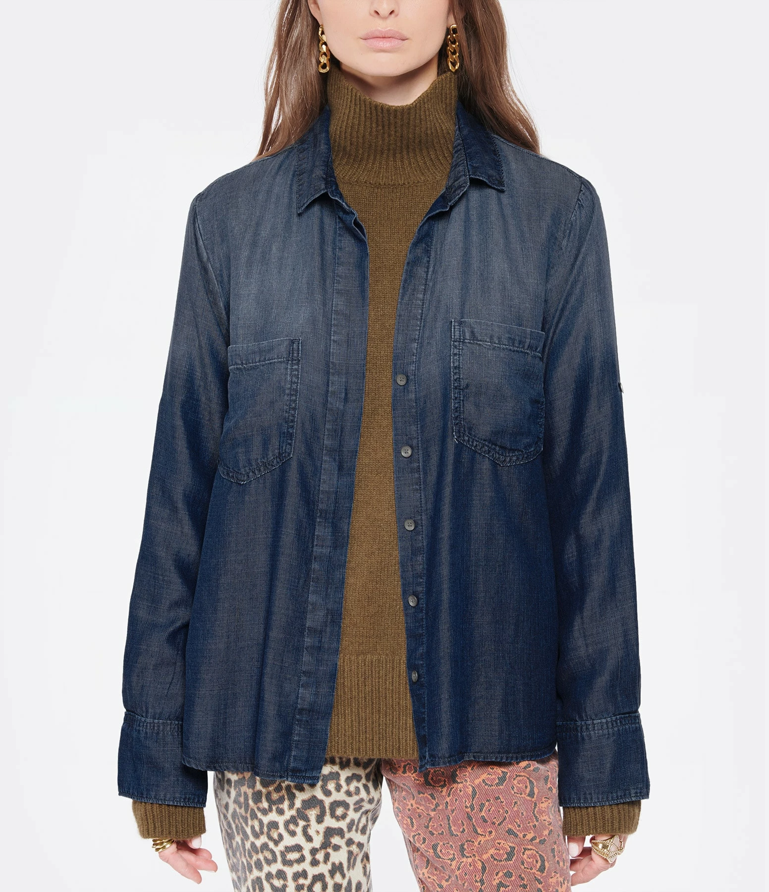 Bella Dahl Chemise Split Back Button Down Dark Ombre Wash 3 Bella Dahl Chemise Split Back Button Down Dark Ombre Wash – Image 3