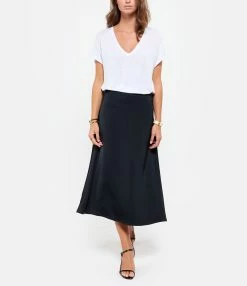 JEANNE VOULAND Tee-shirt Bacha Col V Lyocell Blanc -Majestic Filatures shop jvoul look20200617 252