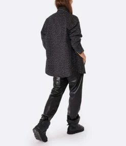 JEANNE VOULAND Surchemise Ezra Denim Léopard Stone Noir -Majestic Filatures shop jvoul look20221012 348