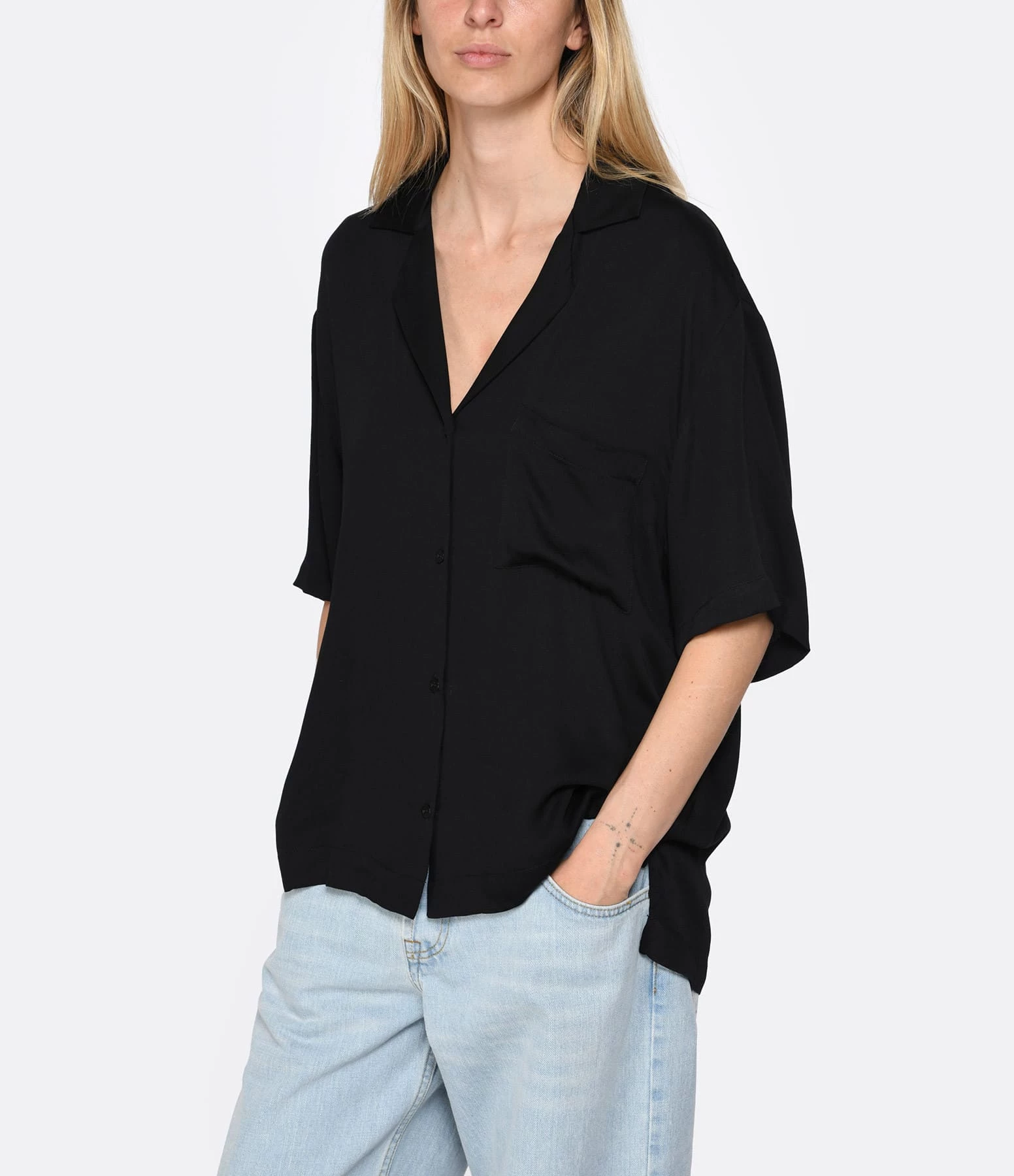 JEANNE VOULAND Chemise Jono Loose Noir 3 JEANNE VOULAND Chemise Jono Loose Noir – Image 3