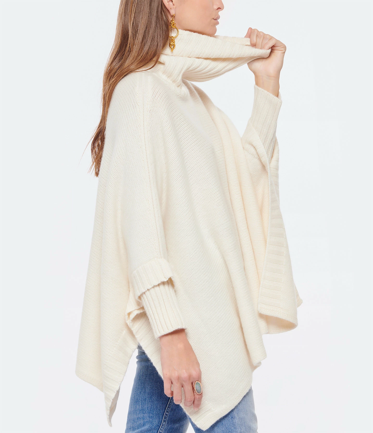 Kujten Poncho Ciara Col Roulé Cachemire Blanc 3 Kujten Poncho Ciara Col Roulé Cachemire Blanc – Image 3