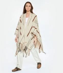 Kujten Cape à Franges Hamsa Cachemire Nude 6 Kujten Cape à Franges Hamsa Cachemire Nude -Majestic Filatures shop kujte look20230124 410