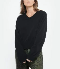 LOULOU STUDIO Pull Col V Cachemire Noir -Majestic Filatures shop loulo look20220801 192