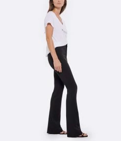 Tee-shirt Lulli St-Tropez Col V Coton Bio Blanc, Collaboration Jeanne Vouland X Lulli -Majestic Filatures shop lulli look20220706 304