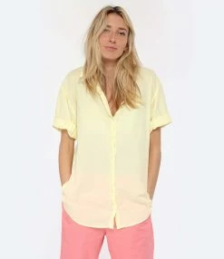XIRENA Chemise Channing Coton Jaune -Majestic Filatures shop xiren look20230117 625